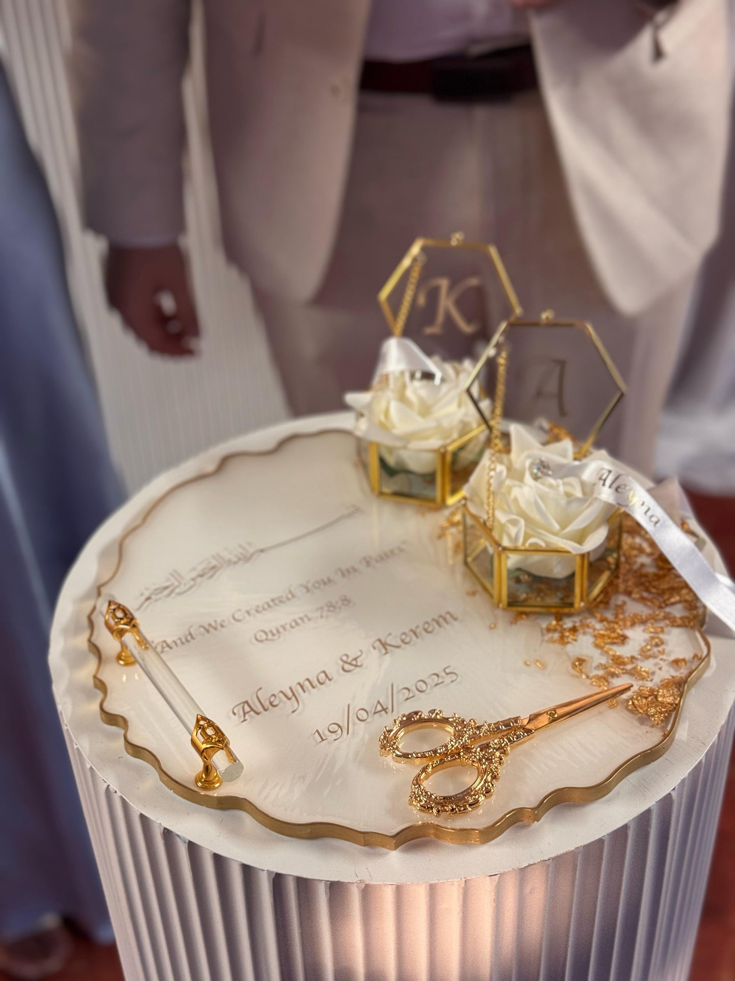 Large engagement tray