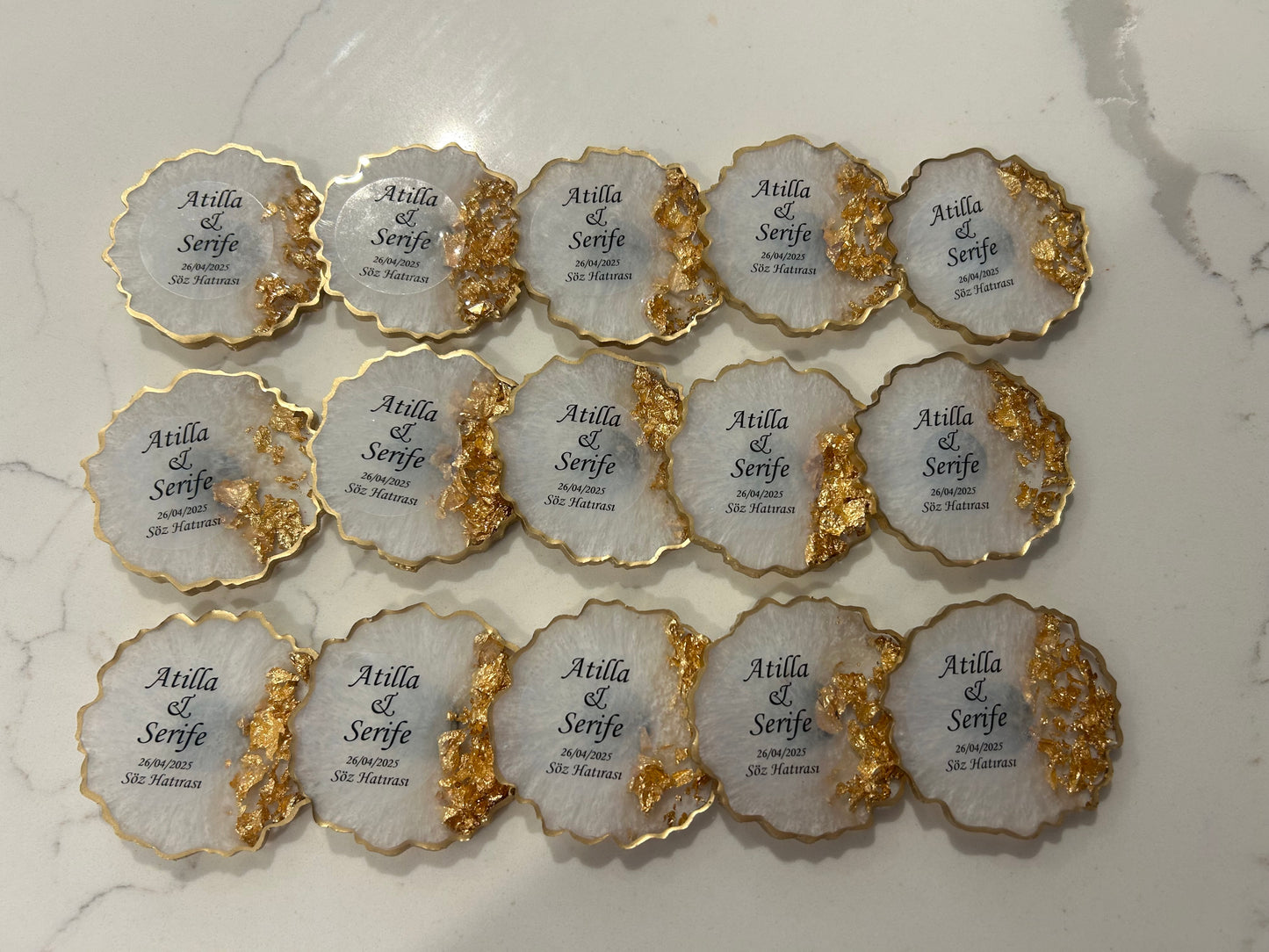Engagement magnets