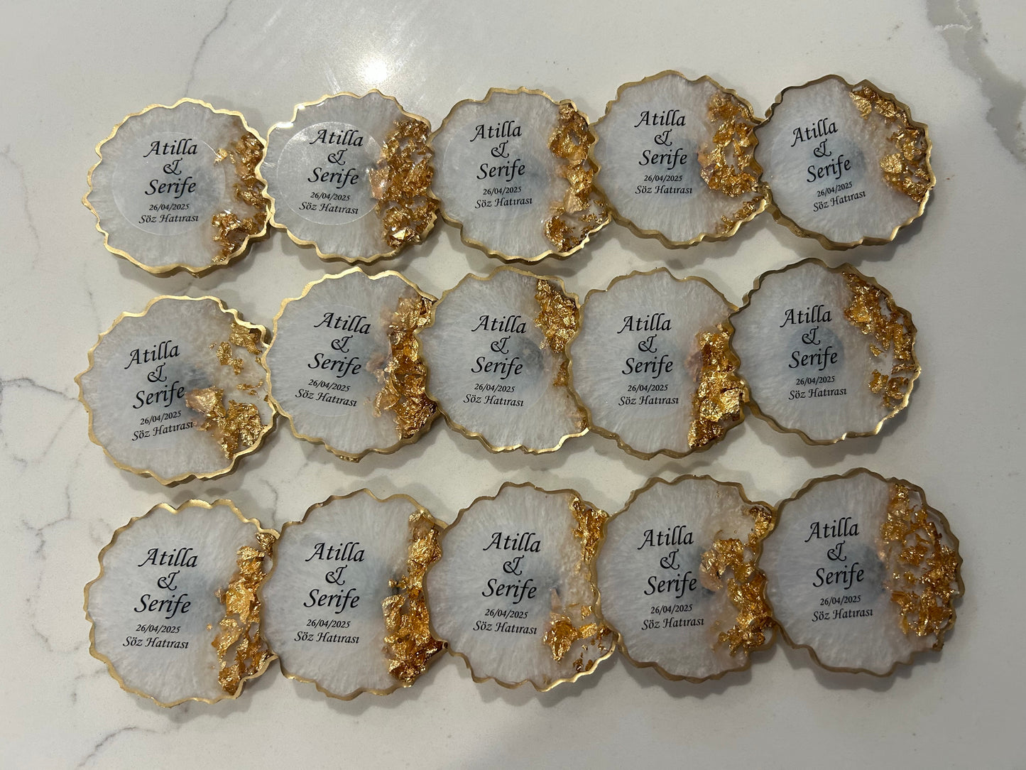Engagement magnets
