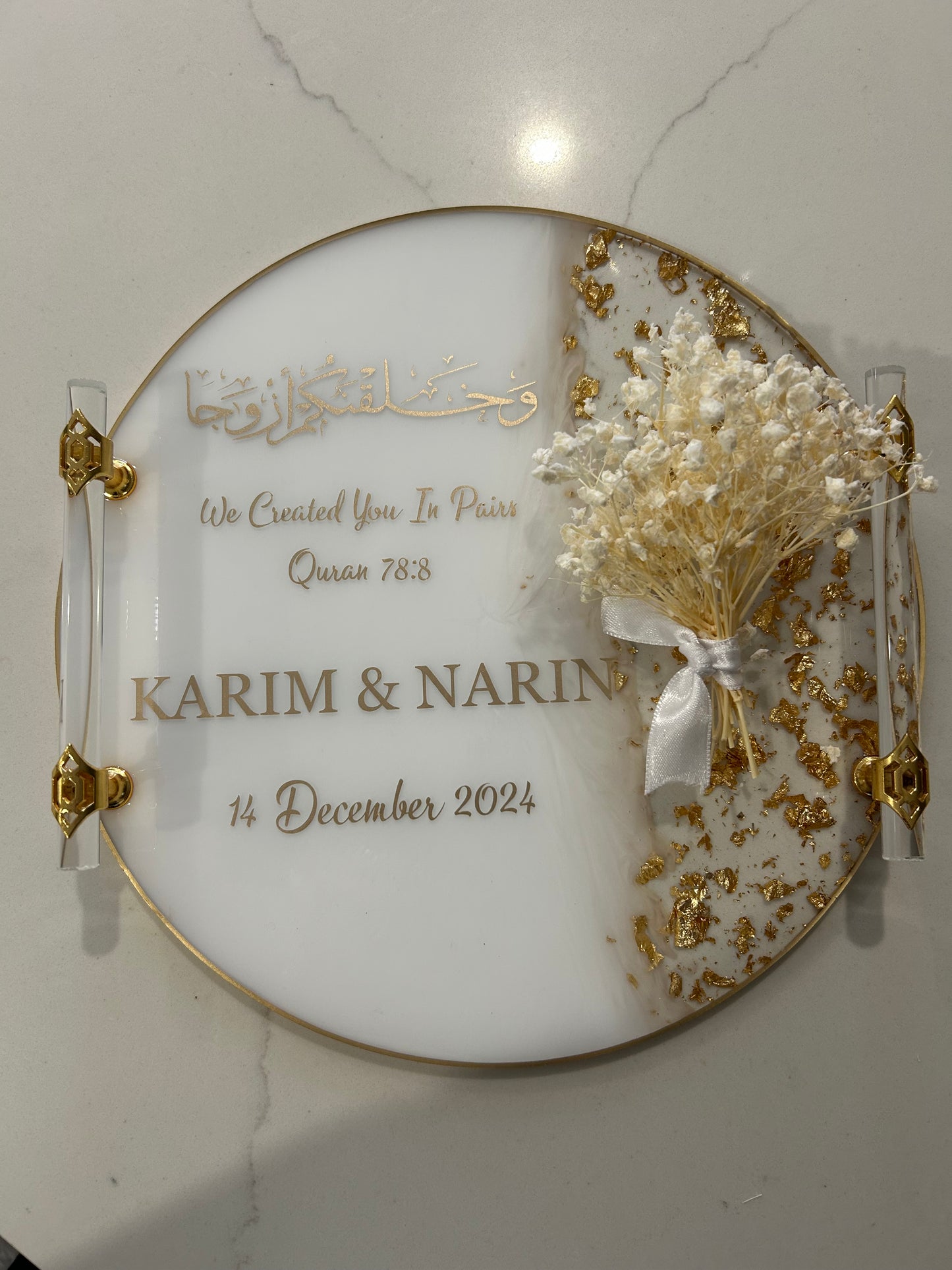Round engagement  tray