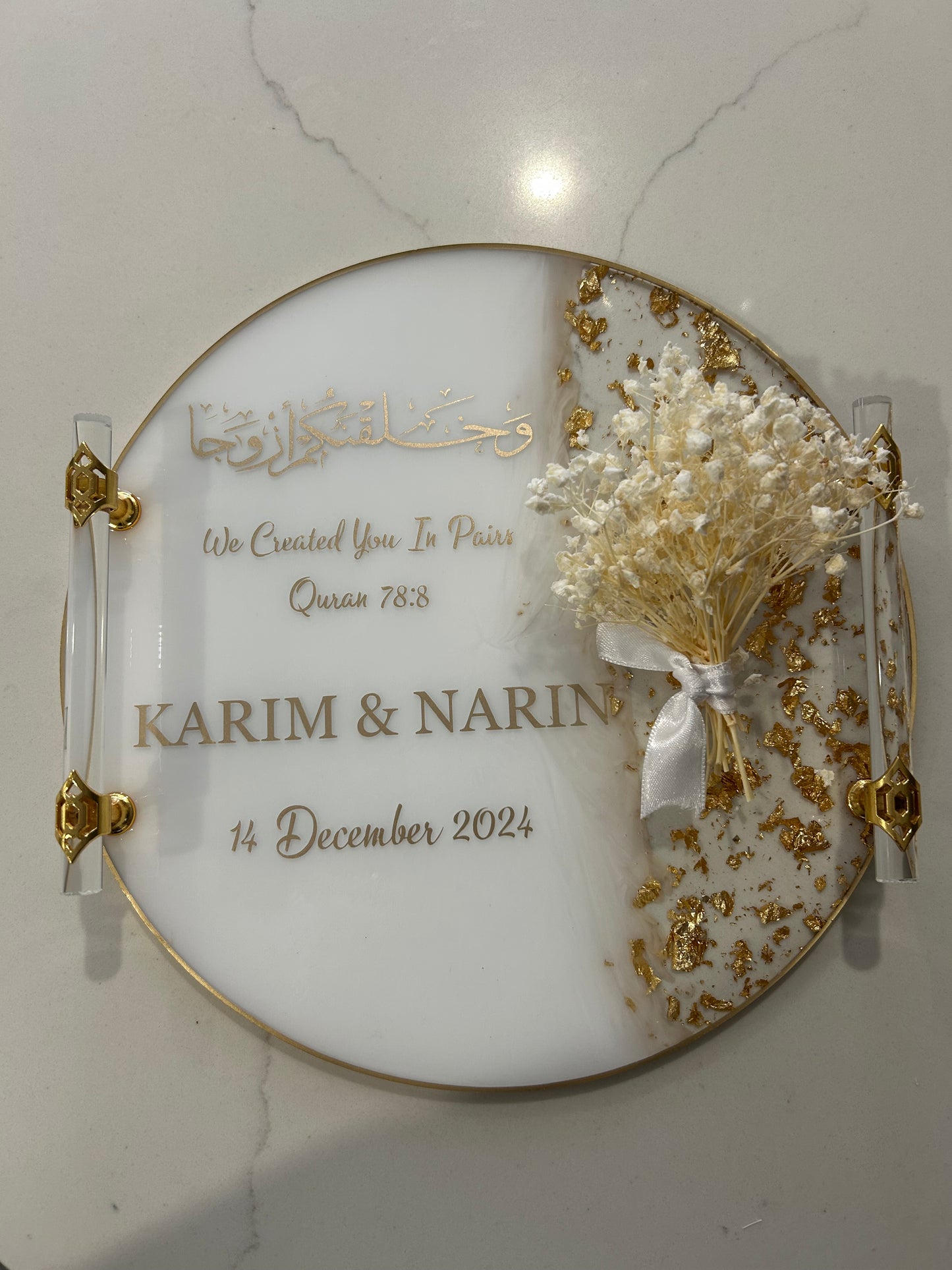 Round engagement  tray