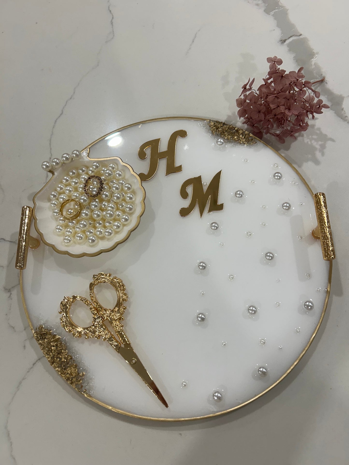 Round pearl engagement tray