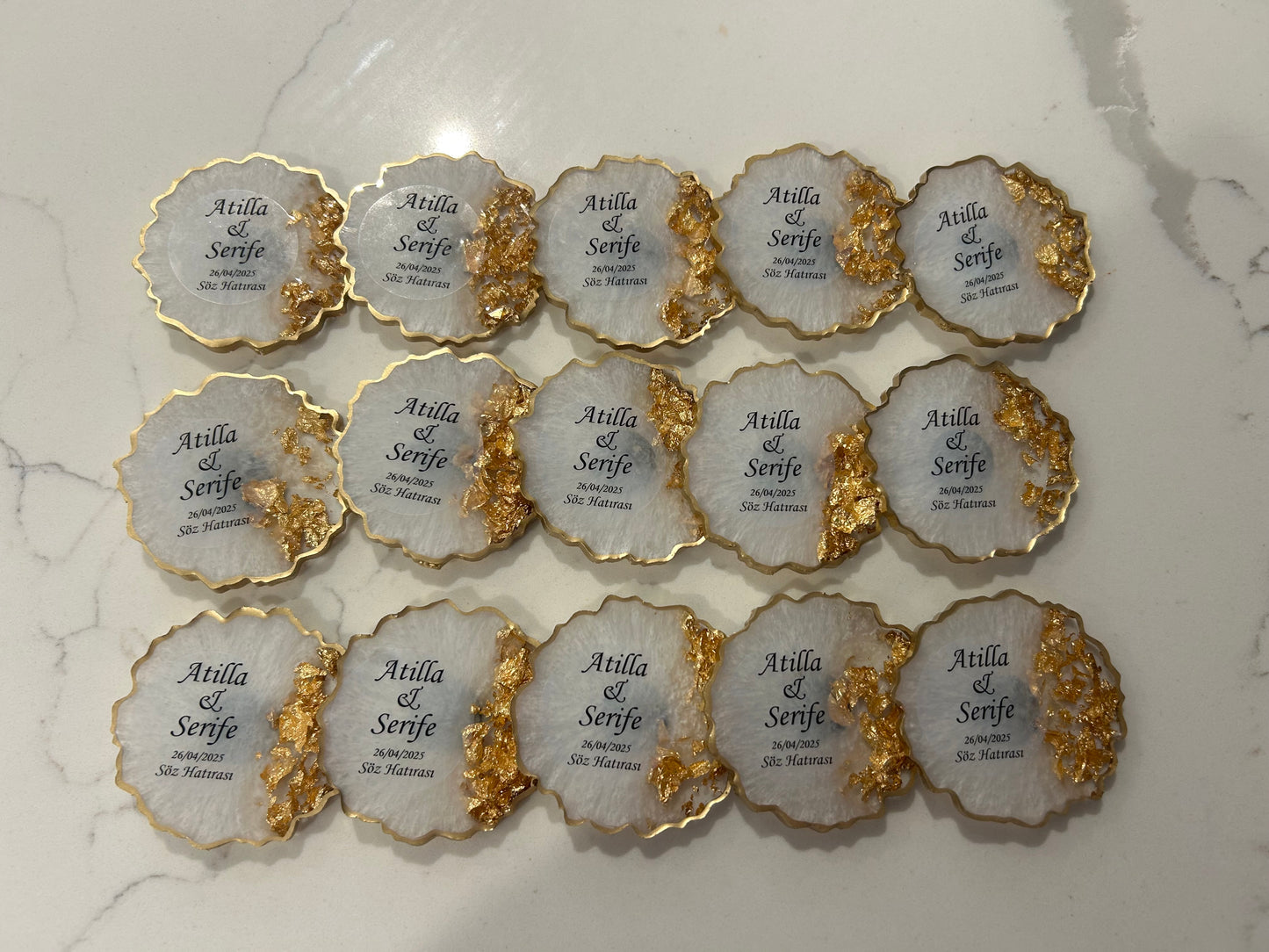 Engagement magnets