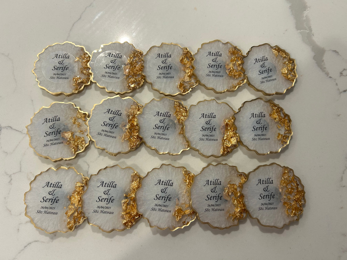Engagement magnets