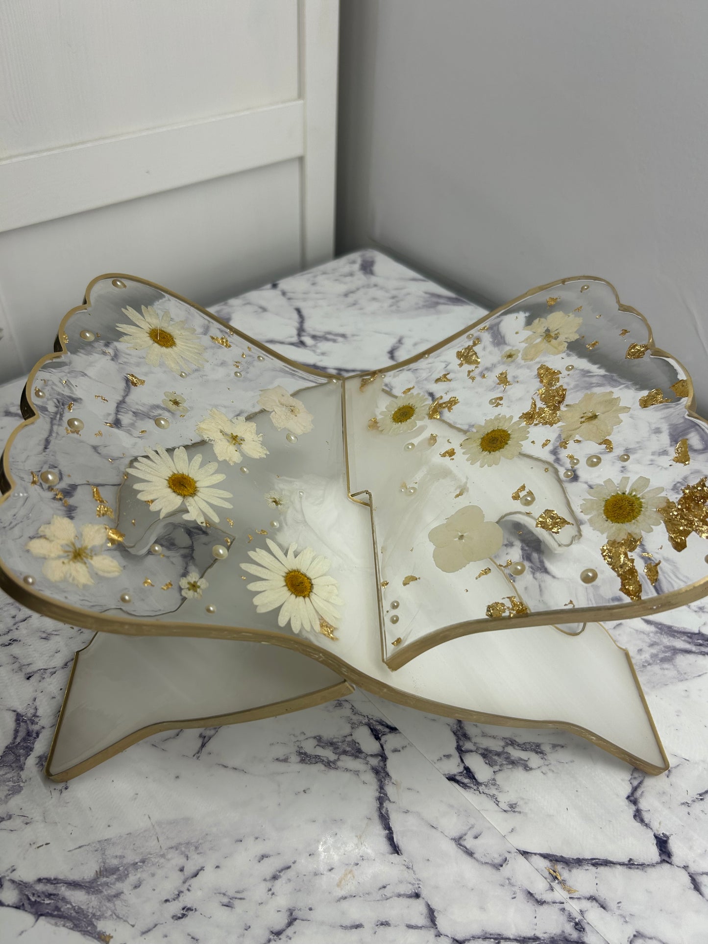 White flower Quran  stand