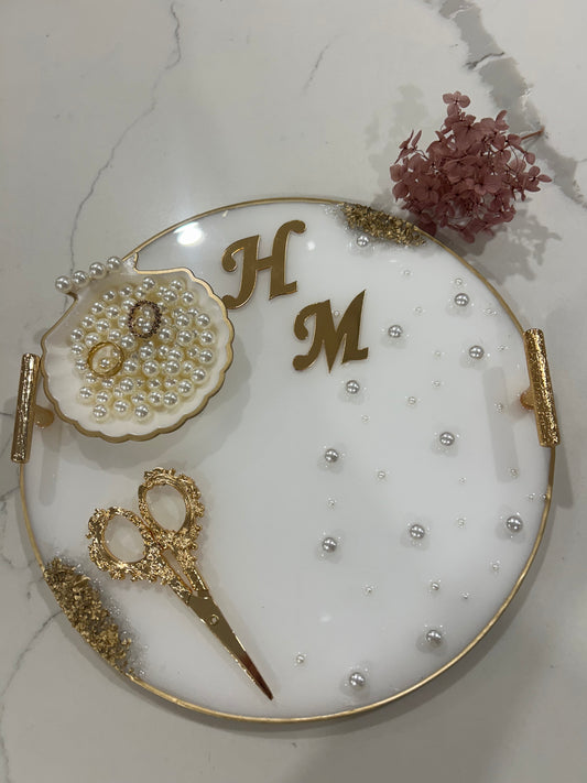 Round pearl engagement tray